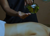 In-room oil massage service for women in Tokyo hotel