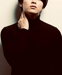 Professional male massage therapist giving oil massage for foreign women in Tokyo